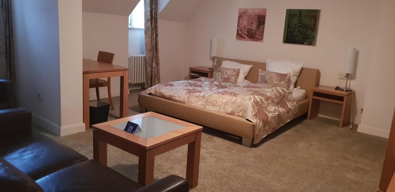 Zum Simonbraeu Hotel Bitburg Buitenkant foto